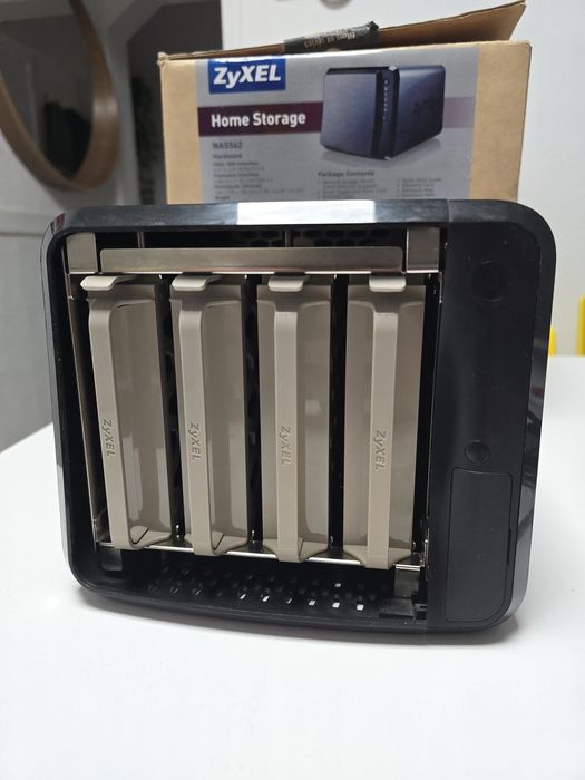 NAS Zyxel NAS542 (4-Bay) + 6TB HDD + 2TB (WD Black/Enterprise) - Ver descrições