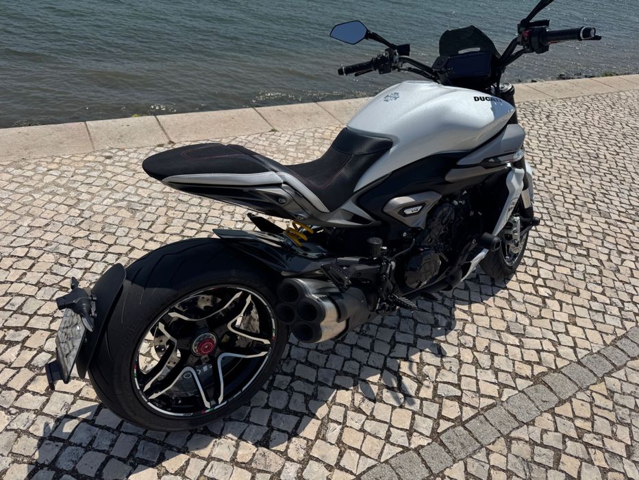 Ducati Xdiavel V4 (cor exclusivo)