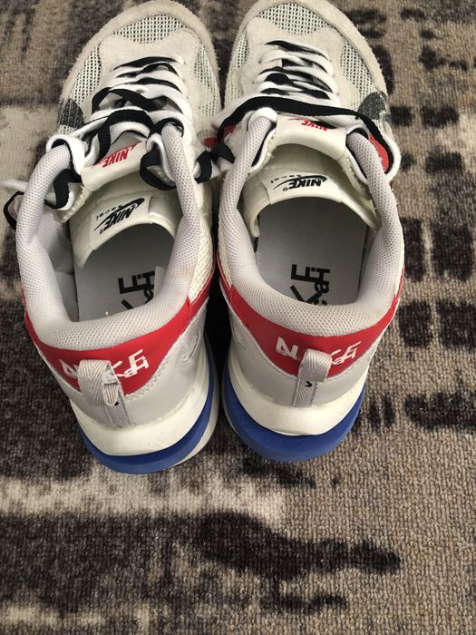 Кросівкі від бренду найк сакаі