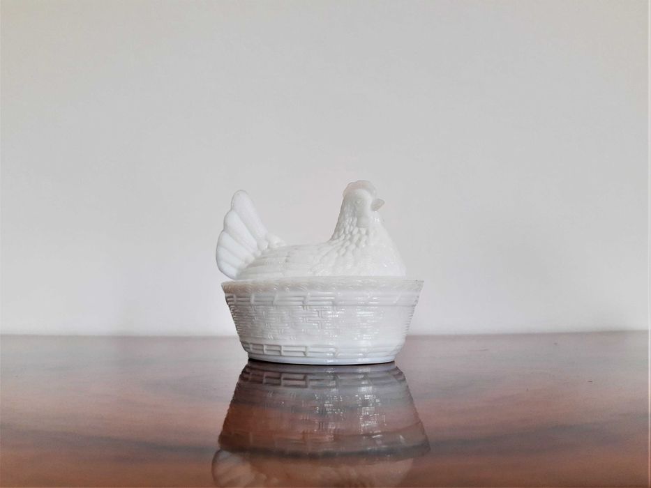 Ząbkowice Kura Bomboniera Lattimo Szkło Białe Vintage Retro PRL