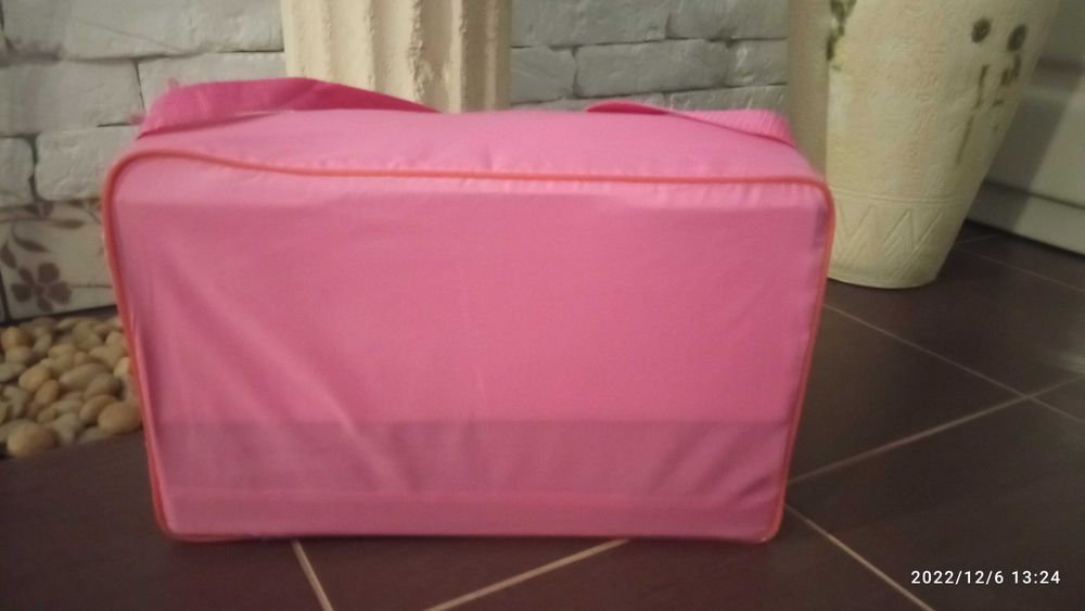 Kucyki duże w walizce