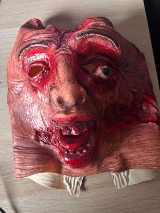 Máscara nova de Zumbi realista