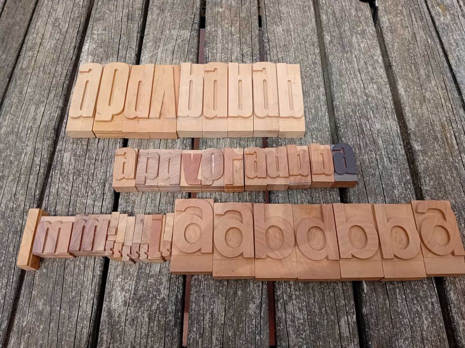 Letras antigas tipografia madeira