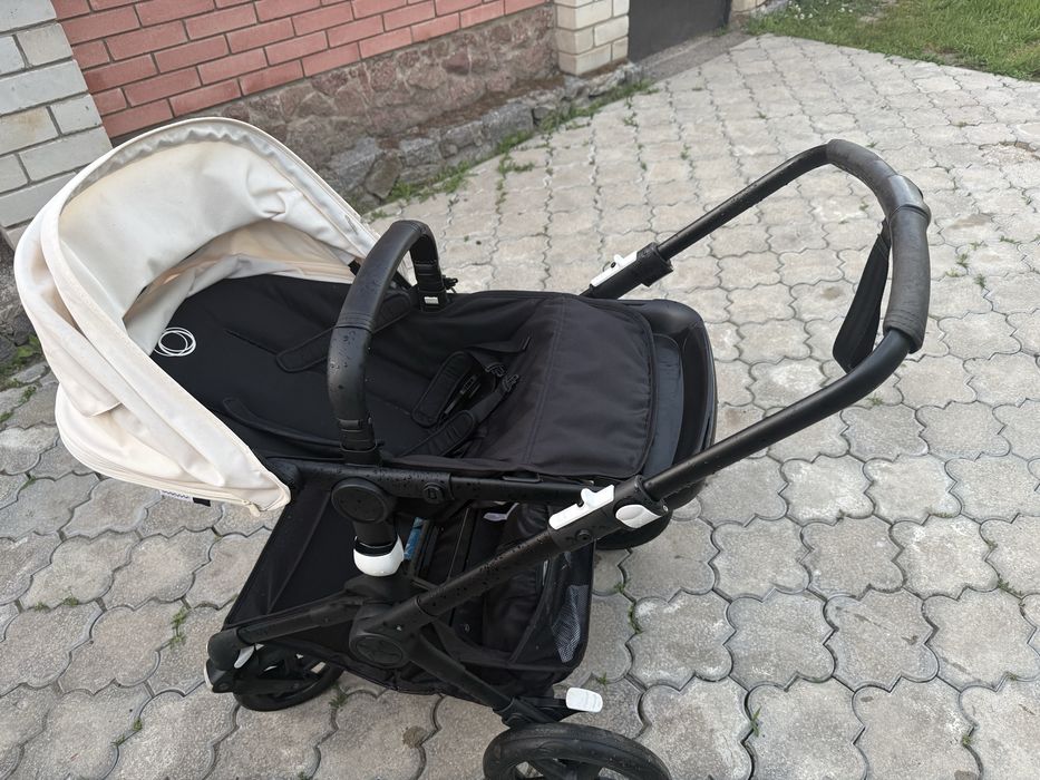 Продам летню коляску bugabbo