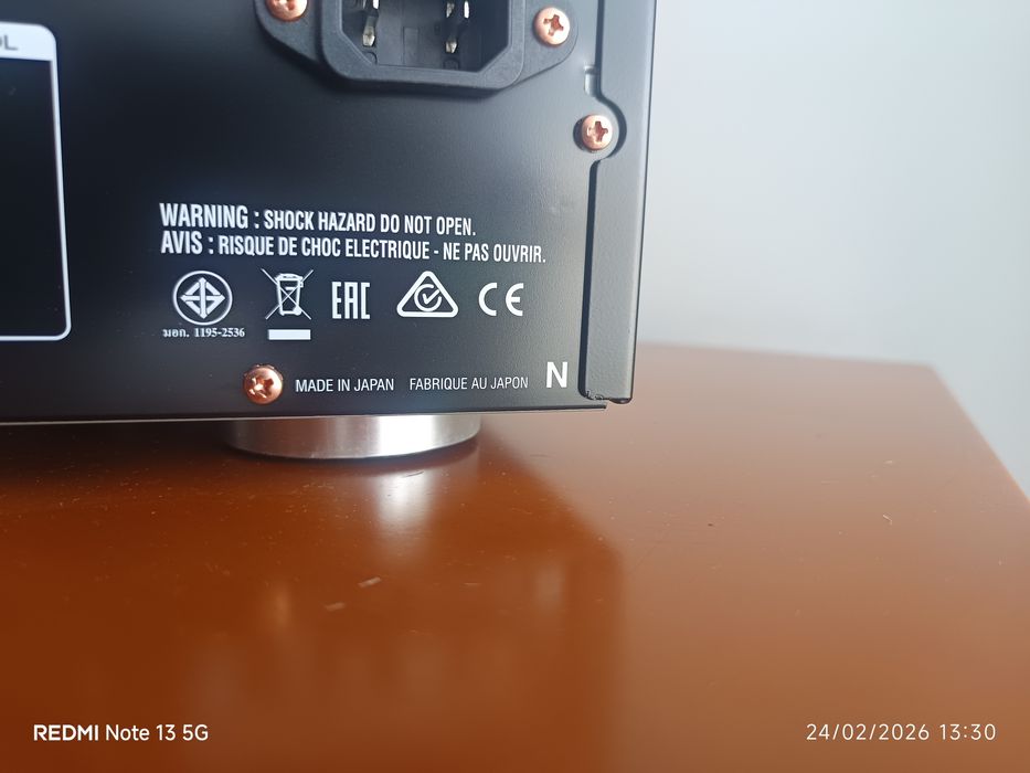 Amplificador stereo Marantz PM 7005 com comando