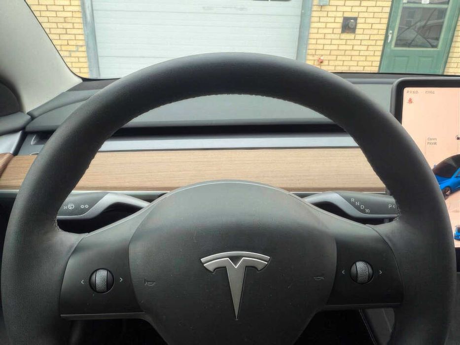 Tesla Model 3 Long Range      2023