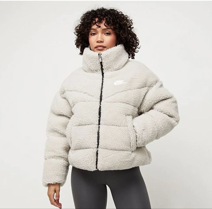 Nike Womens Therma-FIT куртка шерпа