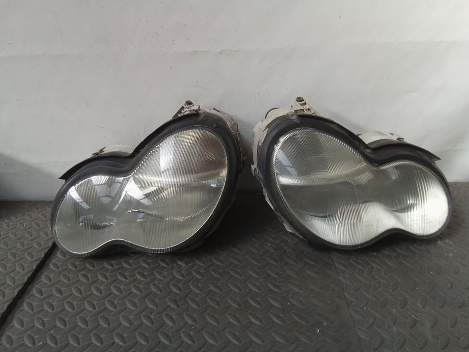 Faróis Mercedes 220 CDI