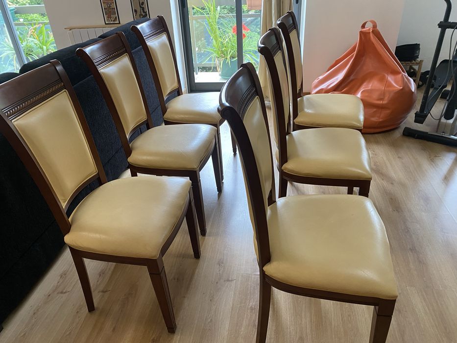 Cadeiras em Madeira de Cerejeira