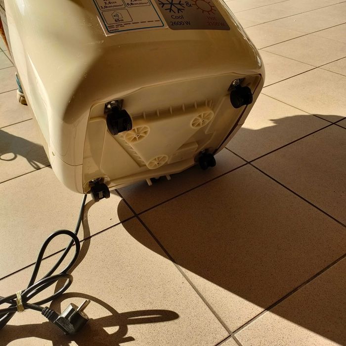 klimatyzator z funkcją chłodzenia, grzania, wentylacji, osuszania