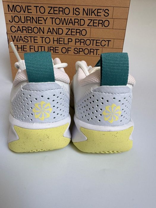 Nowe sneakersy Nike Omni Multi-Court GS białe beżowe 35,5