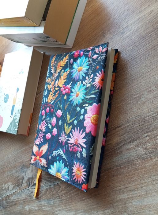 Otulacz na książki. Etui. Okładka.