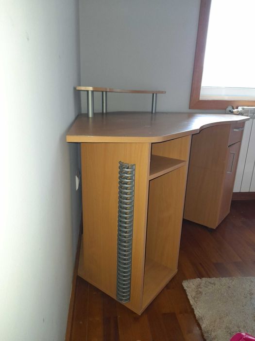 Mesa de secretária de canto