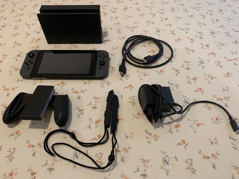 Nintendo Switch em ótimo estado com comando extra, caixa original