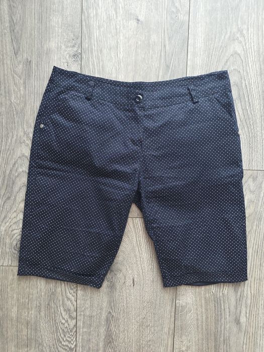 Krótkie spodenki w kropki