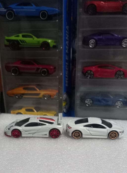 Conjunto 2 hot wheels Acura & mclaren