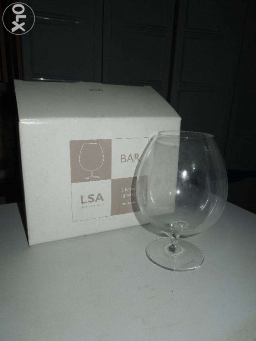 Decorative objects made of glass or crystal423648197996728323