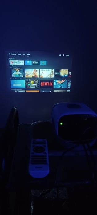 Mini projetor portátil com sistema de áudio incluído