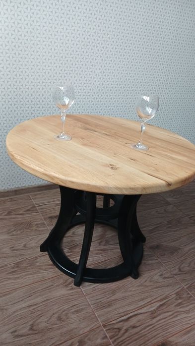 Стіл журнальний з дерева