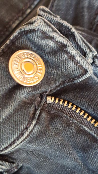 Calças de ganga = 3 pares 10 anos 2,50€ cada