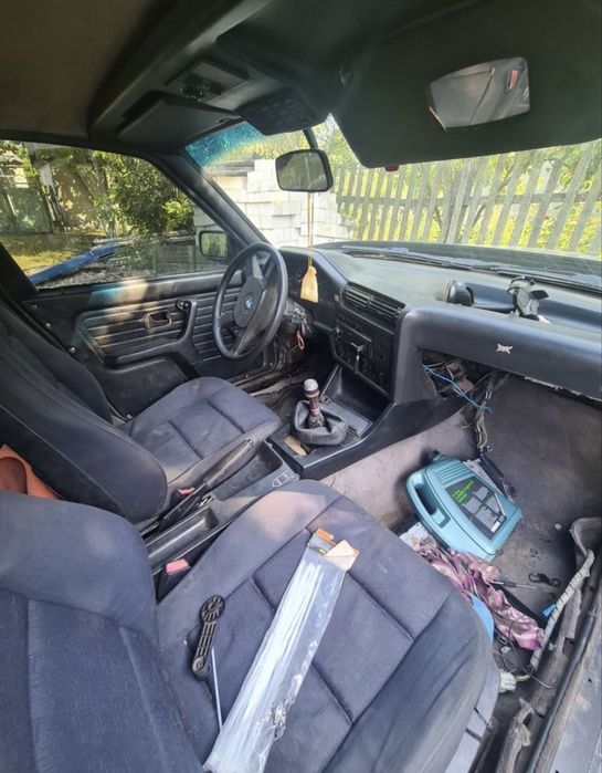 Продам BMW e30 на ходу, срочно
