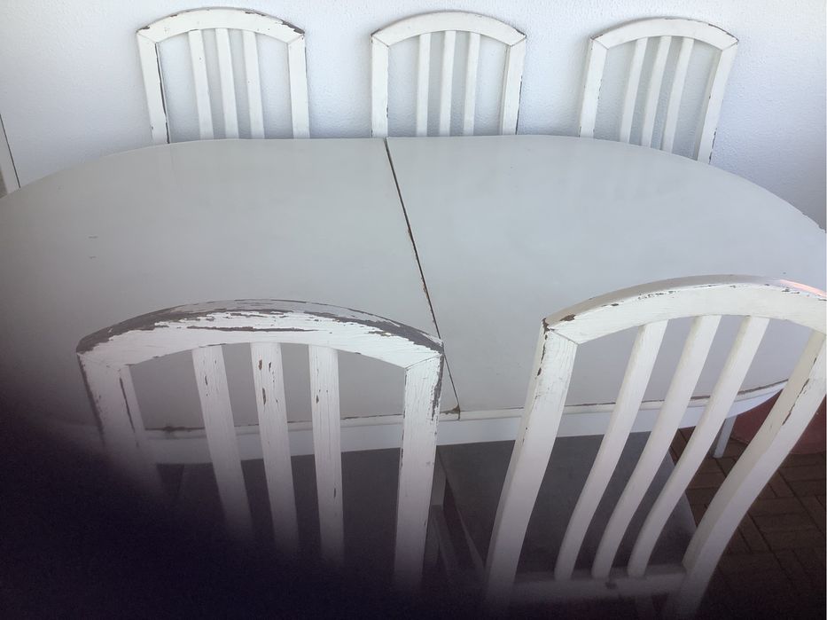 Mesa com 6 cadeiras