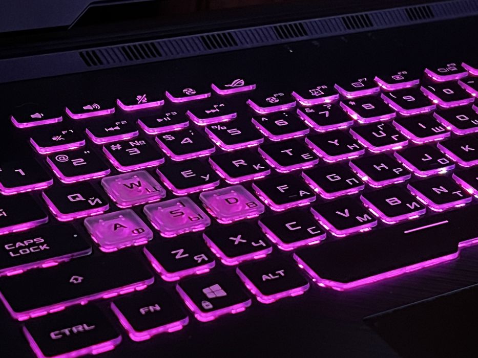 Asus ROG Strix 15, GTX1650ti, I7 10870h, 144hz