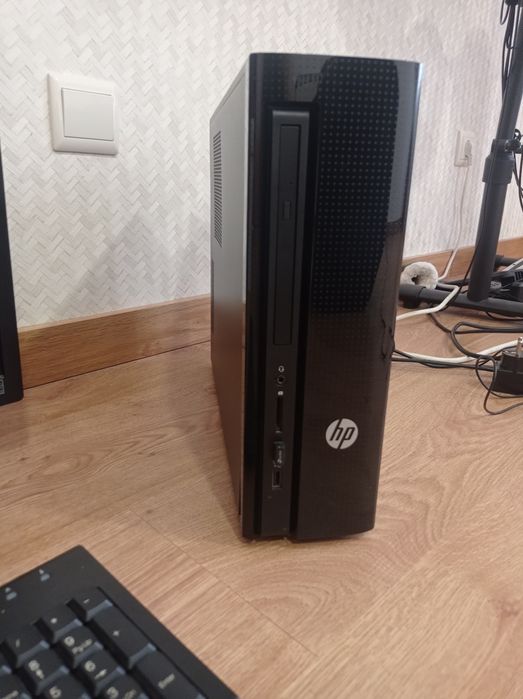 Computador fixo + ecrã+ teclado