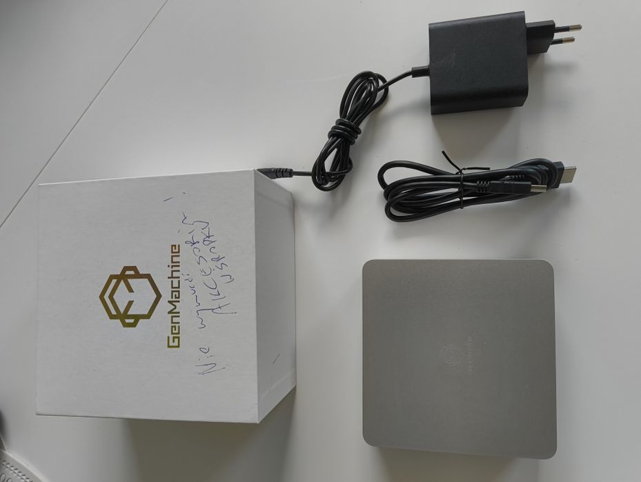 MiniPC Genmachine AMD Ryzen 7 7840HS, 32GB LPDDR5, 512TB NVME