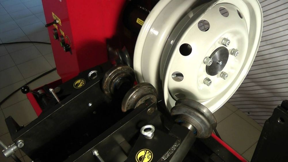 Рихтовка, правка, катка, ремонт, выкатка дисков, шини Диски шиномонтаж