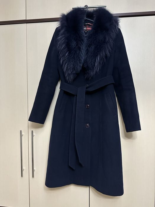 Суконне пальто, зимове, з натуральним хутром на комірі