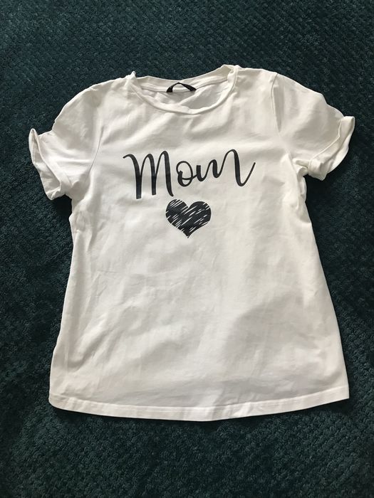 Biała koszulka z orginalnym napisem