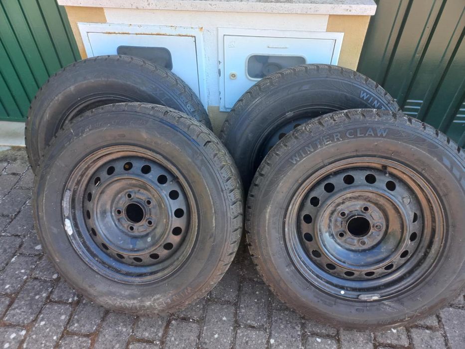 Pneus com jantes 215/70/R16 5 furos