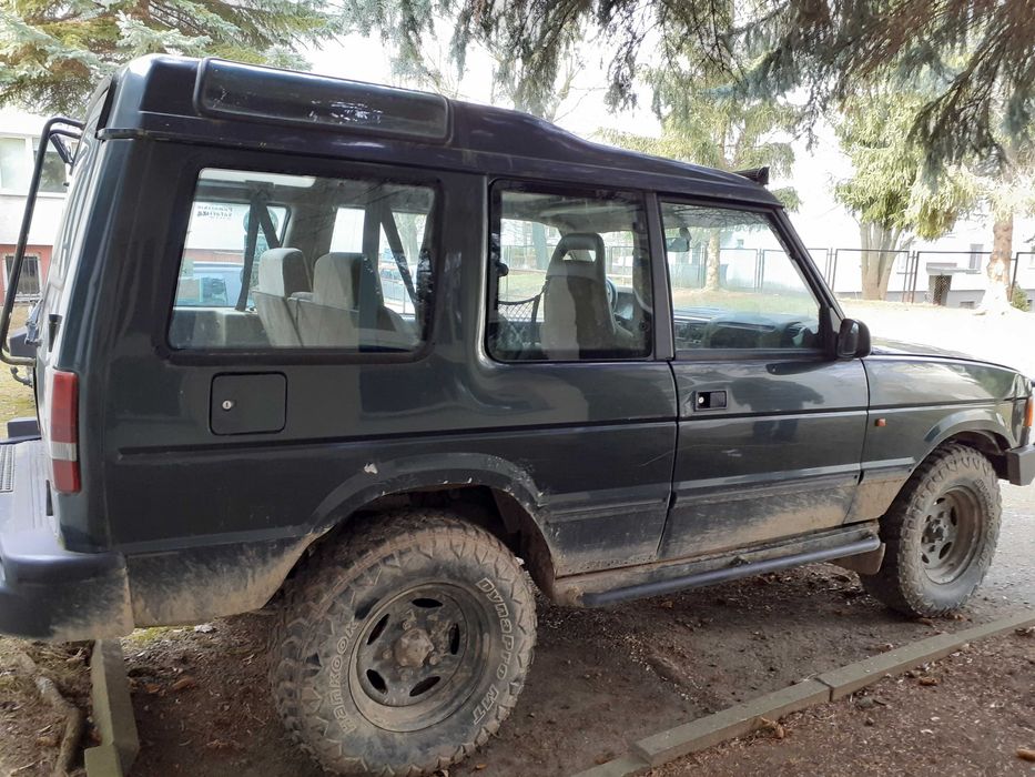Samochód osobowy Land Rover z 1998.