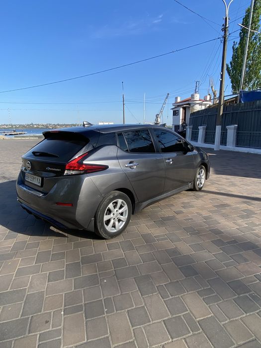 Продам электричку Nisan Leaf