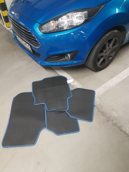 Sprzedam dywaniki gumowe do ford fiesta
