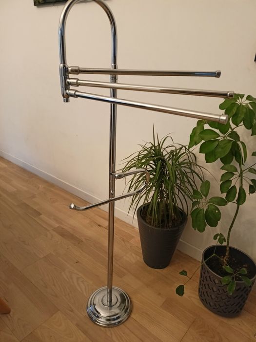 Stojak wieszak lazienkowy na reczniki