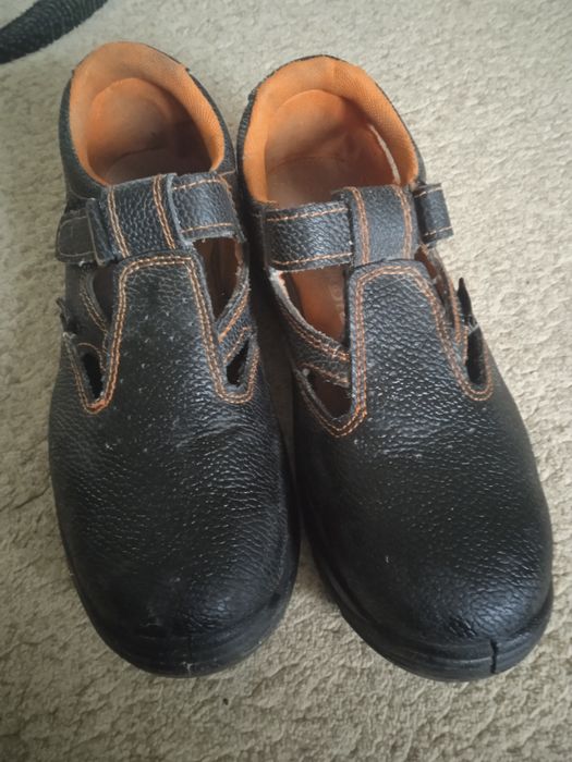 Ботинки для роботы, титанова пластина