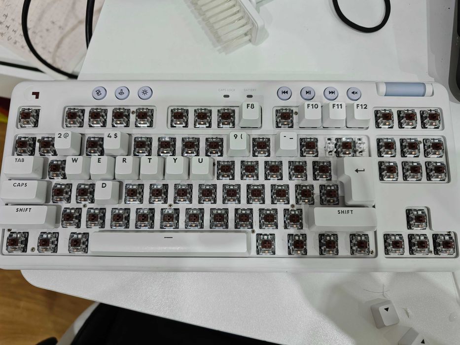 Teclado Logitech G715 para jogos e uso de escritório