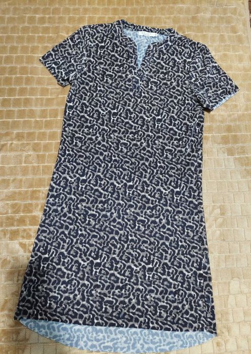 Сукня в рубчик з принтом