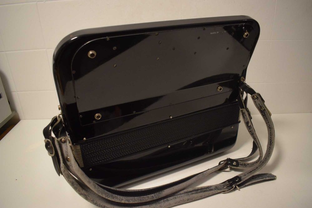 Hohner Vox 5 MIDI Accordion, 4-Voice, No. 1864175832940802123