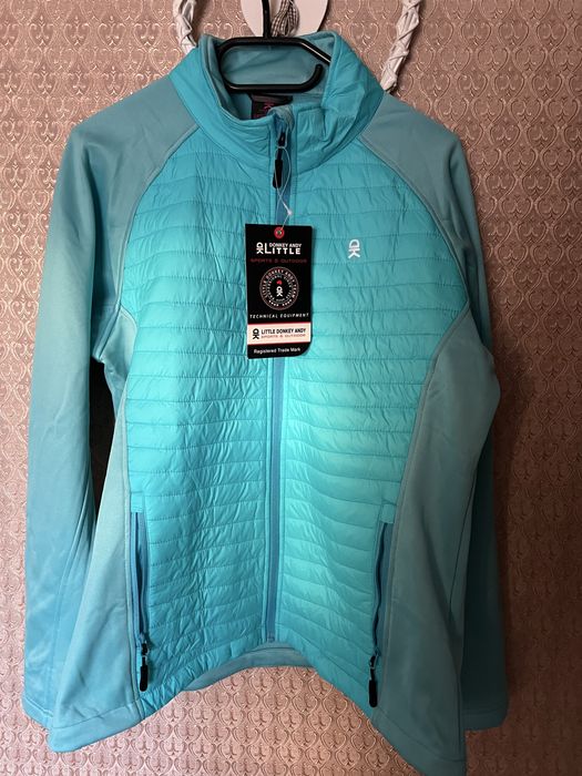 Жіноча спортивна куртка , нова