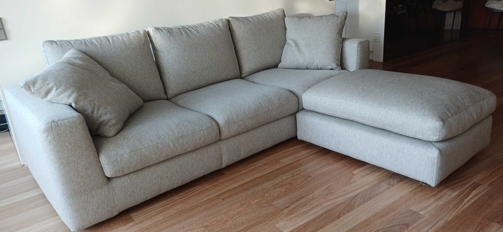 Sofá de sala de estar marca KOO - Seminovo