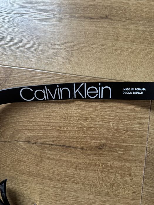 Czarny pasek Calvin Klein 90 cm, z logowana, srebrna klamra