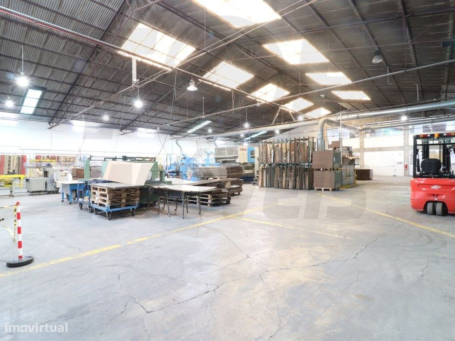 Armazém Venda - Salvaterra de Magos - 1189.20 m2 - 320.000€
