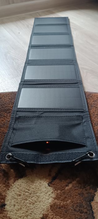 Сонячна батарея для туризму, відпочинку.