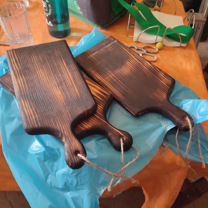 Tábuas de madeira para servir