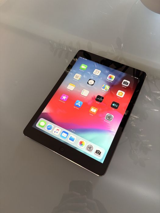 iPad Air 1 (64GB) Wi-Fi – Excelente Estado (Modelo A1474)