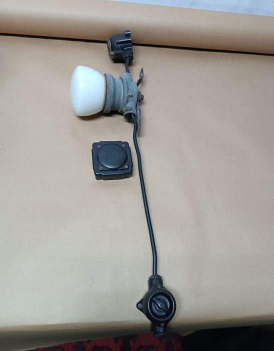 Stara lampa przemysłowa warsztatowa