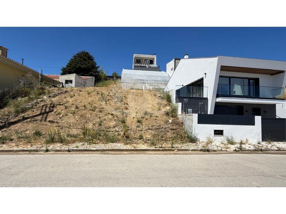 Terreno urbano com 365m2, em Vialonga.